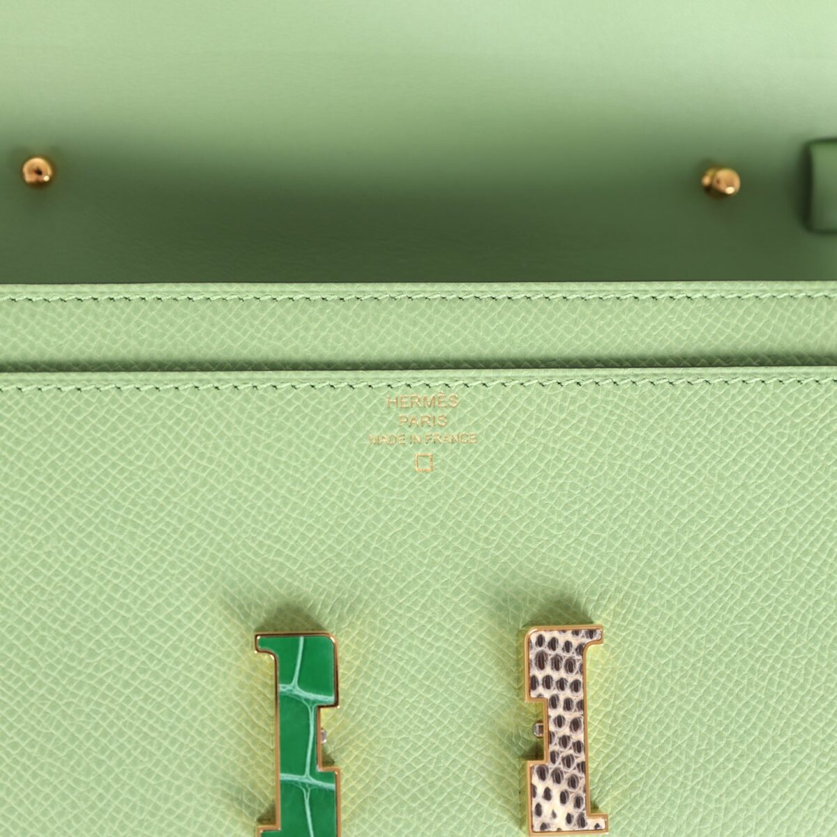 Hermès Constance Wallet To Go Vert Criquet Epsom Marquette Gold Hardware - Image 6