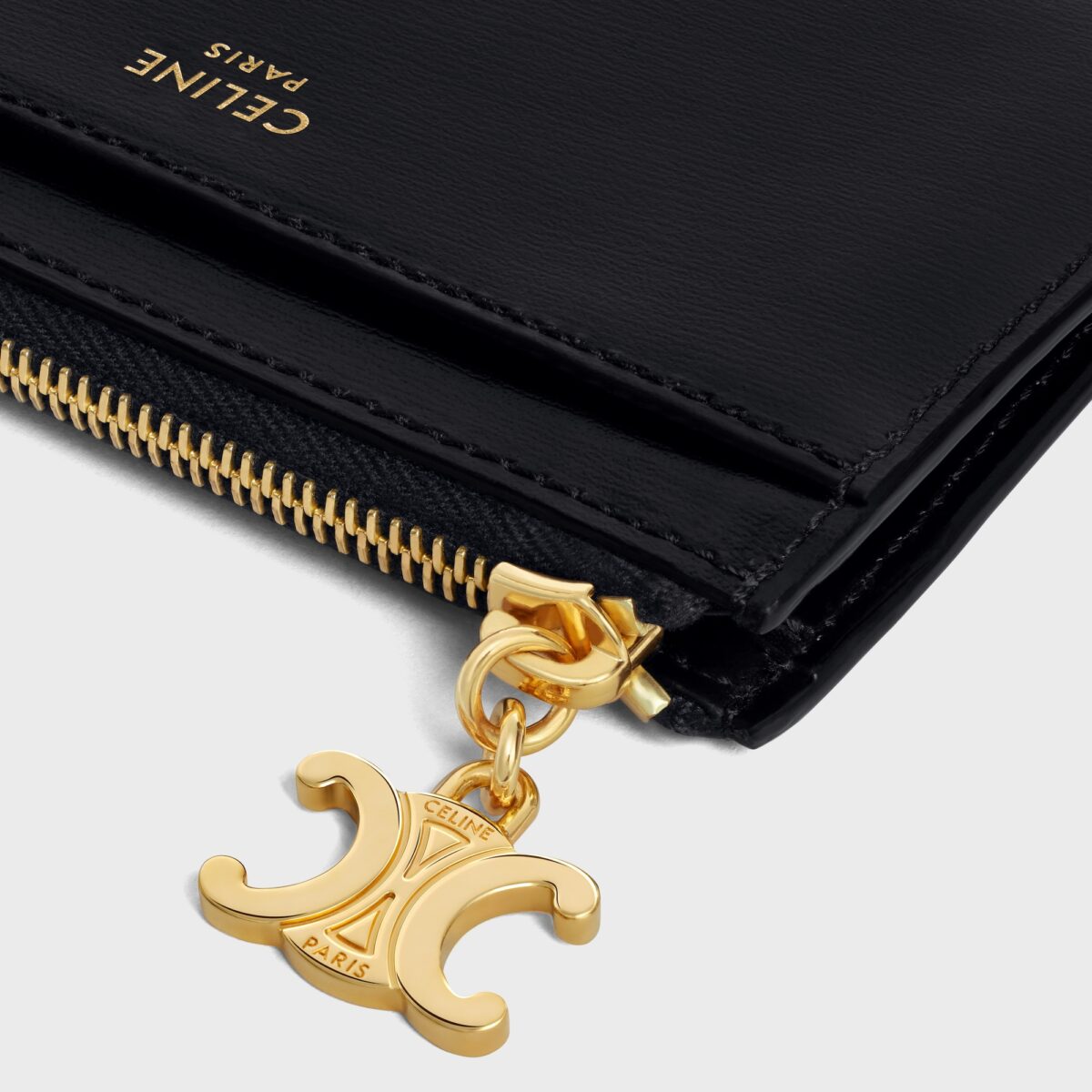 ZIPPED CARD HOLDER TRIOMPHE CHARMS IN SHINY CALFSKIN BLACK - Image 4